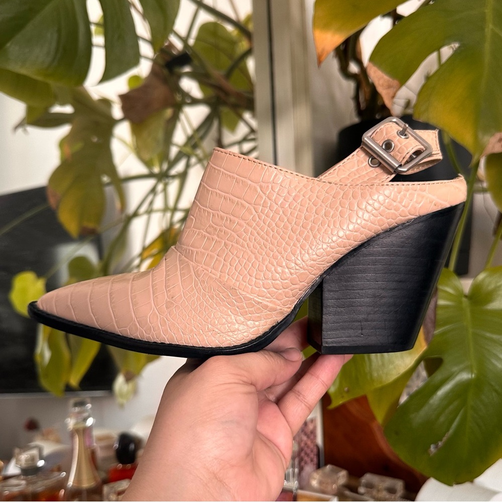 Chinese laundry Los Angeles Cream Croc-Embossed Women's Shoes - Picture 4 of 7